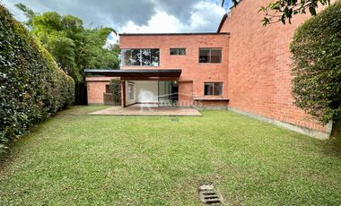 casa en arriendo en loma del atravesado. Cod A776260
