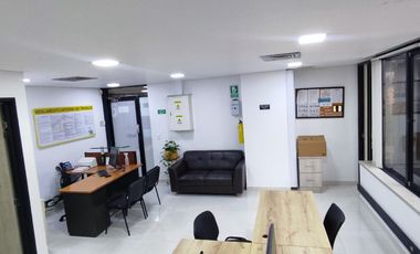oficina en arriendo en el poblado. Cod A510597