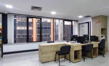 oficina en arriendo en el poblado. Cod A510597