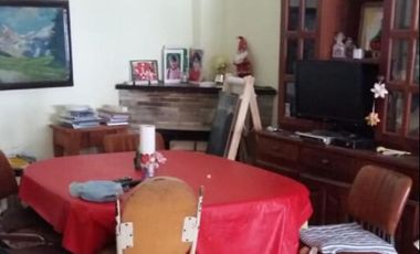 CASA DE 3 AMBIENTES CON COCHERA