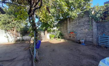 CASA DE 3 AMBIENTES CON COCHERA