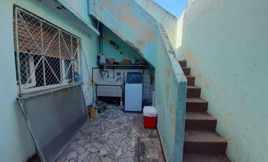 CASA DE 3 AMBIENTES CON COCHERA