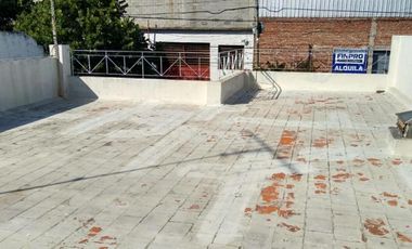 CASA DE 3 AMBIENTES CON COCHERA