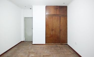 CASA DE 3 AMBIENTES CON COCHERA