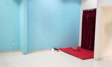 Rumah LB 350 Hadap Timur 15 Mnt ke Mall Tamini Square Siap KPR J-46712