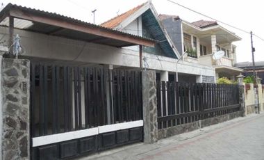 *Dijual Rumah Hitung Tanah Jalan Kinibalu Barat Petemon Surabaya*_