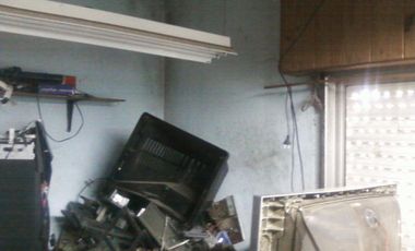 CASA CON LOCAL COMERCIAL IDEAL PARA 2 FAMILIAS en Glew Este