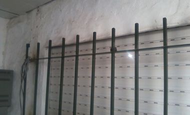 CASA CON LOCAL COMERCIAL IDEAL PARA 2 FAMILIAS en Glew Este