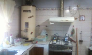 CASA CON LOCAL COMERCIAL IDEAL PARA 2 FAMILIAS en Glew Este