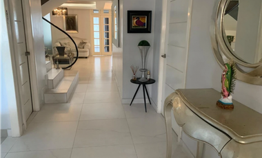 SE VENDE CASA EN ALTOS DEL GOLF $550,000 AM