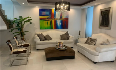 SE VENDE CASA EN ALTOS DEL GOLF $550,000 AM