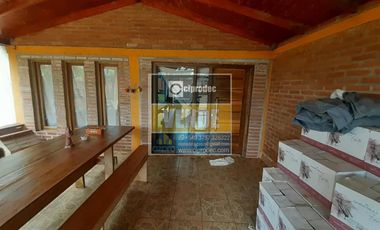 Azerrad Propiedades/CIPRODEC  VENDE vivienda en  Av. Santa Rita S/N, B. Las Leñas. Para más información Consultar al Tel.  3757 - 67----