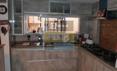 Azerrad Propiedades/CIPRODEC  VENDE vivienda en  Av. Santa Rita S/N, B. Las Leñas. Para más información Consultar al Tel.  3757 - 67----