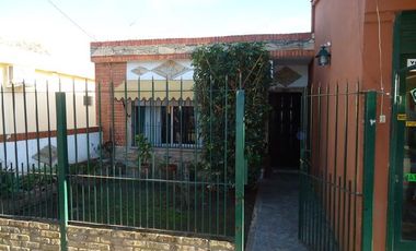 Excelente  vivienda con local en Hudson, Berazategui