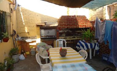 Excelente  vivienda con local en Hudson, Berazategui