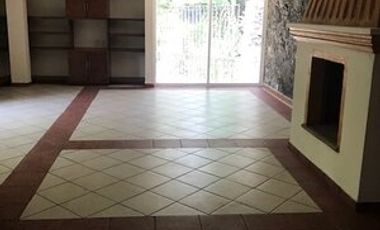 MUY BUENA CASA EN VENTA, VIGILANCIA EN JARDINES DE TLALTENANGO, CUERNAVACA MOR.