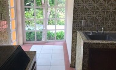 MUY BUENA CASA EN VENTA, VIGILANCIA EN JARDINES DE TLALTENANGO, CUERNAVACA MOR.