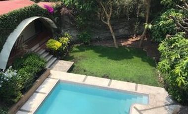 MUY BUENA CASA EN VENTA, VIGILANCIA EN JARDINES DE TLALTENANGO, CUERNAVACA MOR.