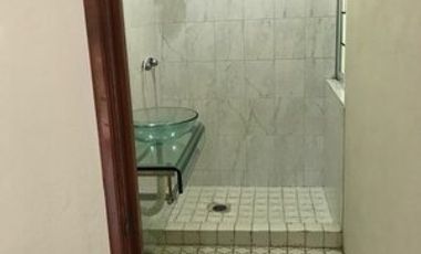 MUY BUENA CASA EN VENTA, VIGILANCIA EN JARDINES DE TLALTENANGO, CUERNAVACA MOR.