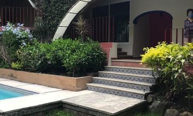 MUY BUENA CASA EN VENTA, VIGILANCIA EN JARDINES DE TLALTENANGO, CUERNAVACA MOR.