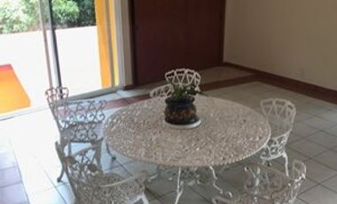 MUY BUENA CASA EN VENTA, VIGILANCIA EN JARDINES DE TLALTENANGO, CUERNAVACA MOR.