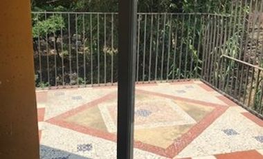 MUY BUENA CASA EN VENTA, VIGILANCIA EN JARDINES DE TLALTENANGO, CUERNAVACA MOR.