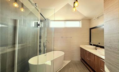 Casa moderna, independiente con vista al mar en Barbasquillo, Manta