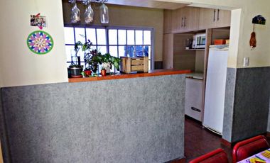 Venta de casa 3 ambientes Villa Luzuriaga