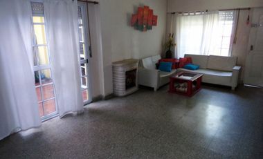 Venta de casa 3 ambientes Villa Luzuriaga