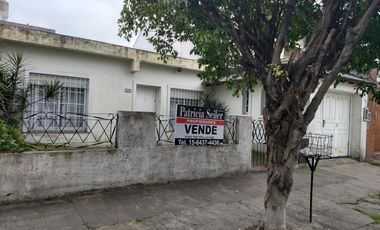 Venta de casa 3 ambientes Villa Luzuriaga