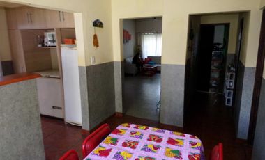 Venta de casa 3 ambientes Villa Luzuriaga