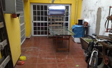 Venta de casa 3 ambientes Villa Luzuriaga