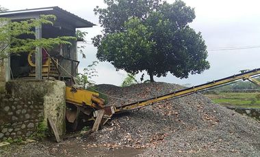 Tanah Luas ada Pabrik Batu Split dan Pasir, masih aktif