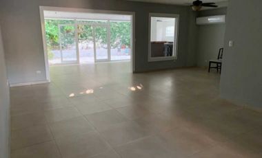 Se vende exclusiva Casa Residencial en La Alameda de 287 mts