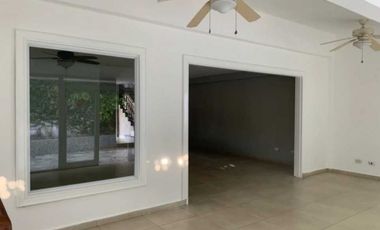 Se vende exclusiva Casa Residencial en La Alameda de 287 mts