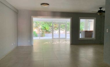 Se vende exclusiva Casa Residencial en La Alameda de 287 mts