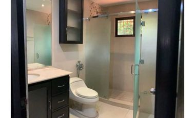 Se vende exclusiva Casa Residencial en La Alameda de 287 mts