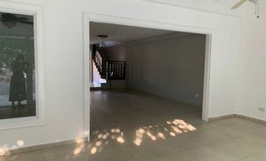 Se vende exclusiva Casa Residencial en La Alameda de 287 mts