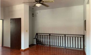 Se vende exclusiva Casa Residencial en La Alameda de 287 mts