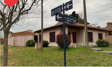 Casa en excelente ubicación (Calle 37 esq. 30)