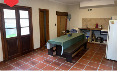 Casa en excelente ubicación (Calle 37 esq. 30)