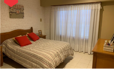 Casa en excelente ubicación (Calle 37 esq. 30)