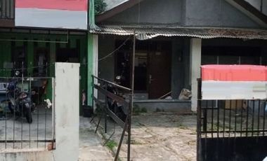 DIJUAL : Rumah lama lokasi strategis, harga nego di Tomang, Jakarta Barat
