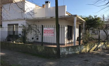 Casa céntrica - próxima a Barrio El Chañar