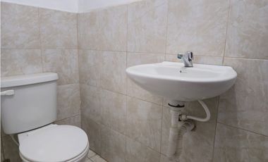 Venta de Casa esquinera con local comercial a minutos de Manta