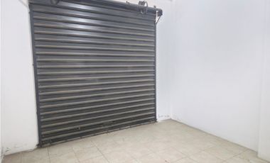 Venta de Casa esquinera con local comercial a minutos de Manta