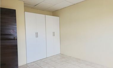 Venta de Casa esquinera con local comercial a minutos de Manta