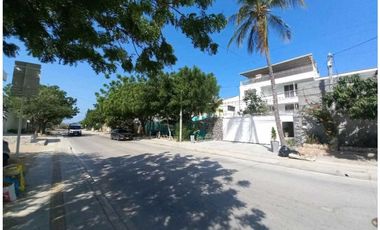 en venta propiedad con 5 apartamentos playa Santa Marta