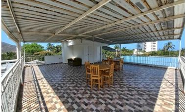 en venta propiedad con 5 apartamentos playa Santa Marta