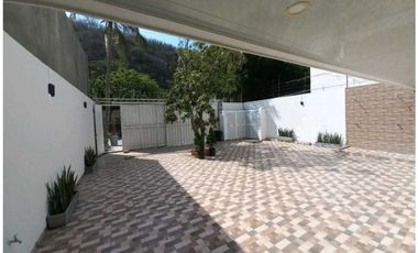 en venta propiedad con 5 apartamentos playa Santa Marta